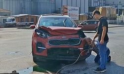 Kavşakta Faciadan Dönüldü! Çarpışmanın Ardından 3 Yaralı