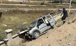 Virajda Kontrolü Kaybeden Araç Şarampole Devrildi