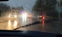 Bir Anda Bastırdı! Kırşehir’de Sağanak ve Fırtına Etkili Oldu