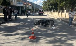 Önce Otomobile Çarptı, Ardından Karşı Şeride Savruldu! 23 Yaşındaki Motokurye Öldü