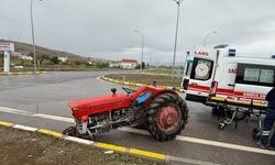 Kavşakta Traktör ile Otomobil Çarpıştı! 3 Yaralı