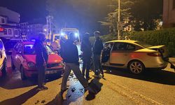 Kaymakamlık Önünde Kaza! İki Otomobil Çarpıştı, 2 Yaralı