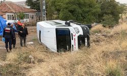 Cenaze Yolunda Kaza! Minibüs Devrildi, 8 Kişi Yaralandı