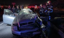 Patates Yüklü Tıra Çarpan Otomobilde Feci Son! 2 Kişi Hayatını Kaybetti