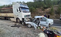 Tomruk Yüklü Tırla Çarpıştı! Otomobildeki 3 Kişi Yaralandı