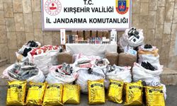 Kırşehir'de gümrük kaçağı 11 bin 464 ürün ile çay, tütün ve sigara ele geçirildi