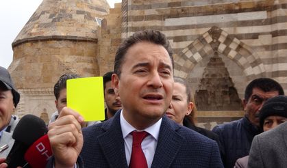 DEVA Partisi Lideri Babacan, Kırşehir'de sarı kart gösterdi