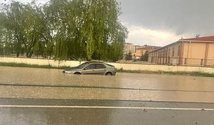 Mucur’da yağmur su baskınlarına yol açtı!