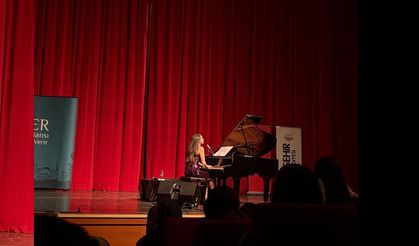 Kırşehir’de Karsu Rüzgârı: Neşet Ertaş’ın Mirasıyla Deprem Acısını Buluşturdu