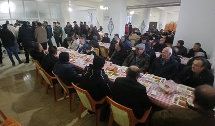 Yukarı Homurlu’da Türkmen ve Öz Aşireti Tek Sofrada: 500 Kişilik Dev İftar