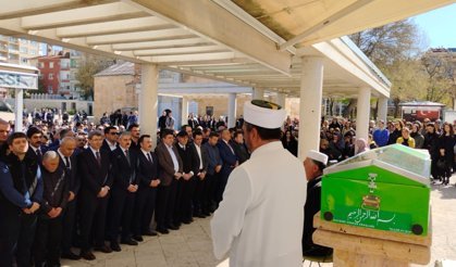 Kırşehir'de boğazına çilek kaçan 2,5 yaşındaki Mustafa Kemal son yolculuğuna uğurlandı