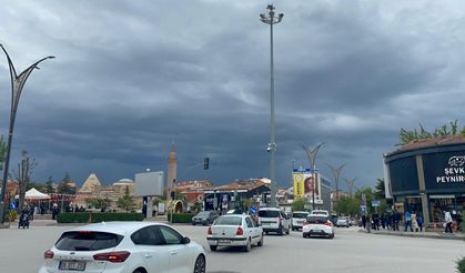 Kırşehir'in üzerinde karabulutlar dolaşıyor