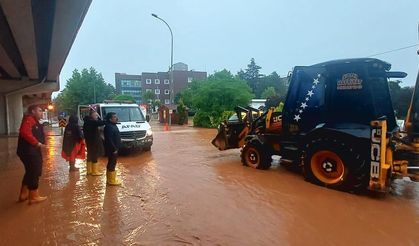KIRŞEHİR VALİLİĞİ'NDEN SEL AÇIKLAMASI: METREKAREYE 45 KİLOGRAM YAĞIŞ DÜŞTÜ