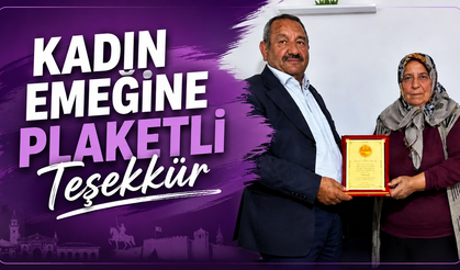 Kırşehir’de 56 Yıllık Eşine Plaket Verdi