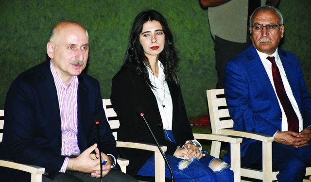 Ulaştırma Bakanı Karaismailoğlu, Kırşehir’de gençlerle bir araya geldi
