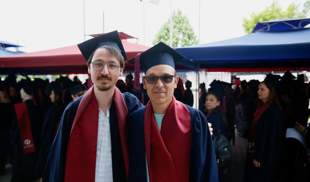 Anadolu Üniversitesi Açıköğretim Sistemi'nden mezun olanlar için tören yapıldı