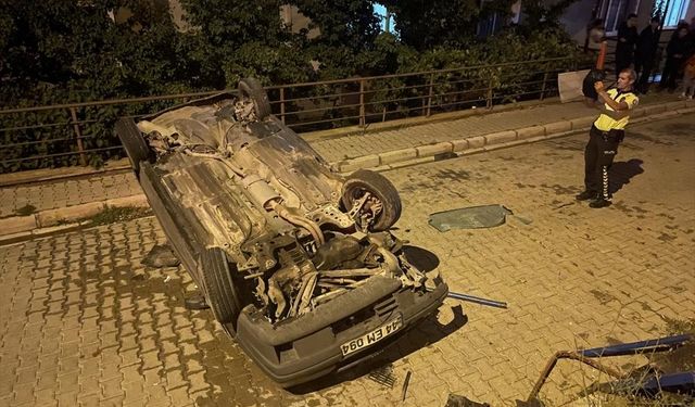 Kayseri'de devrilen otomobildeki 3 kişi yaralandı