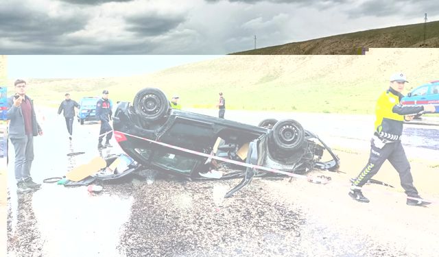 Sivas'ta devrilen otomobildeki sağlık personeli öldü, nişanlısı yaralandı