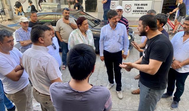 AK Parti Kırşehir heyeti, yangında zarar gören esnafları ziyaret etti…