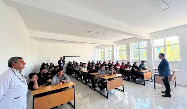 Lisesi öğrencilerine cv hazırlama ve  mülakat teknikleri semineri verildi