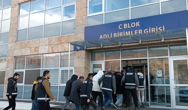 Kırşehir'de ehliyet sınavına sahte kimlikle giren 21 şüpheliye gözaltı