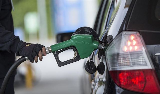 Benzine 1 lira 54 kuruş indirim bekleniyor