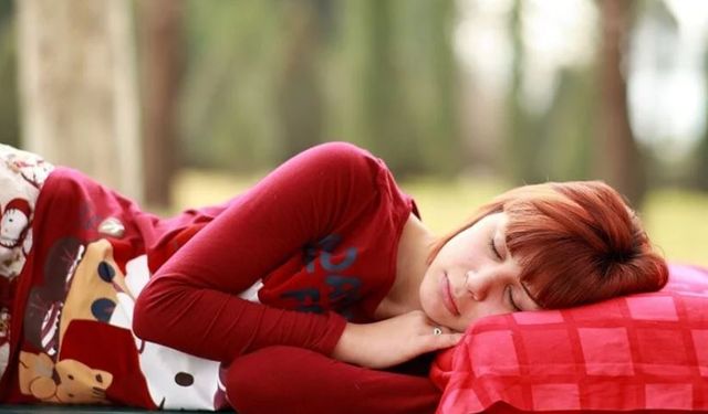 Araştırma: 1 ay boyunca uykularını tam alanlar 6 yaş genç hissediyor