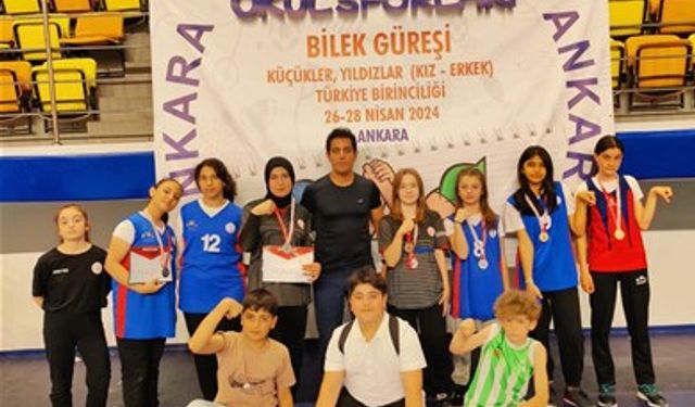 Bilek Güreşinde büyük başarı elde ettik