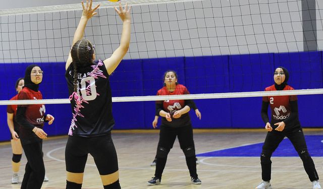 Genç kızlar Voleybol B’de 2. Grup maçları başlıyor