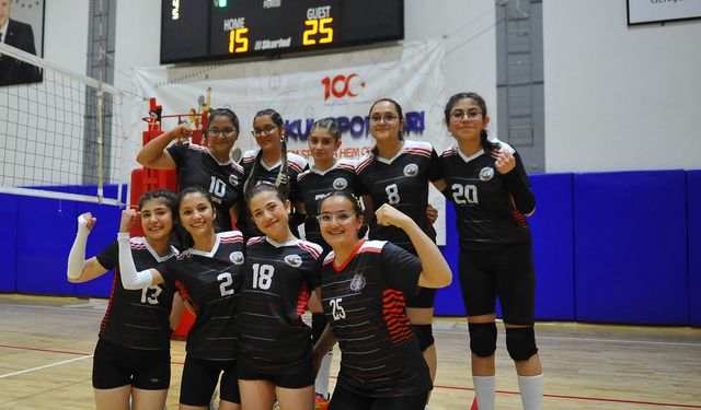 Hacı Fatma set vermeden galibiyetle başladı: 3-0