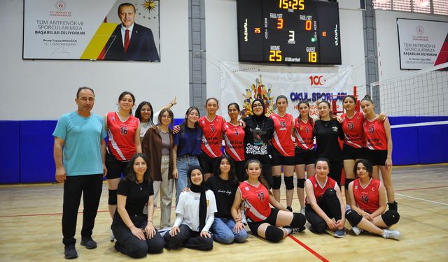 Kırşehir Fen Lisesi, güle oynaya finalde: 3-0