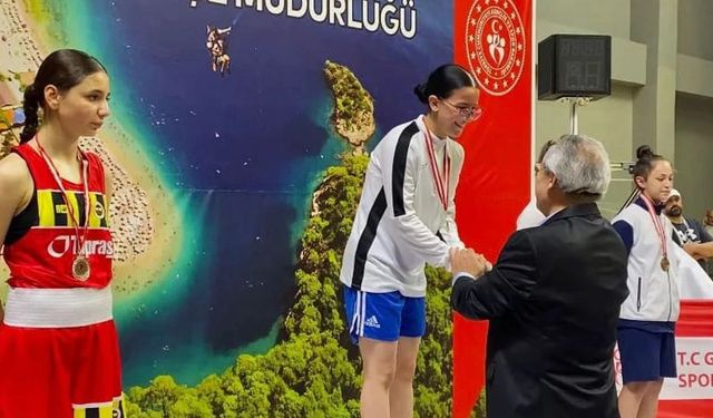 Kırşehirli Ecrin Alp, Türkiye Boks Şampiyonu oldu