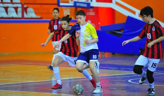 Küçükler futsalda yarın 2 karşılaşma oynanacak