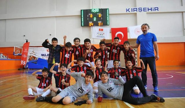 Küçükler futsalın şampiyonu Şehit Ömer Halis Demir oldu