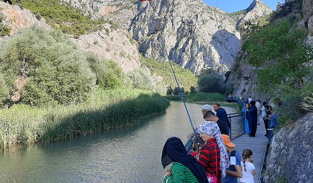 Çorum'da İncesu Kanyonu, bayram tatilinde ziyaretçilerin uğrak noktası oldu