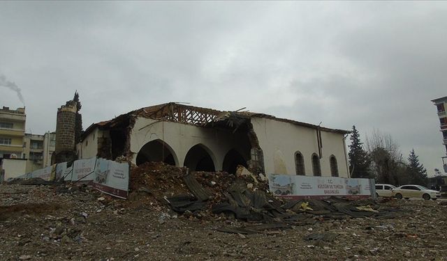 Depremlerde zarar gören 159 yıllık cami yeniden ayağa kaldırılıyor