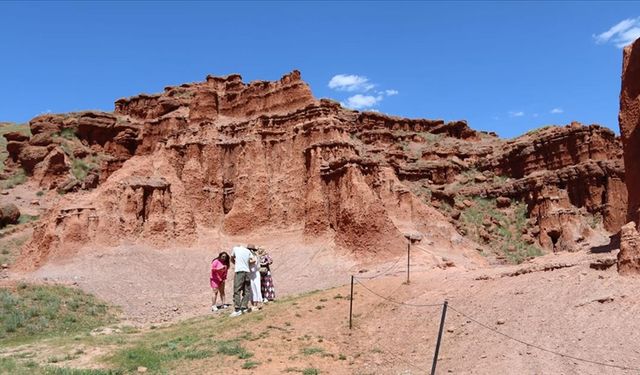 Narman Peribacaları bayram tatilinde turistleri ağırlıyor