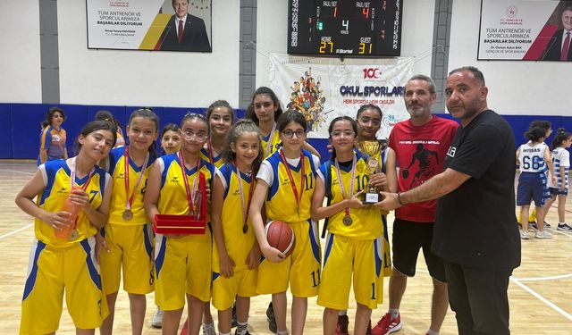 U12 kızlar basketbolunda şampiyon Gençlikspor oldu