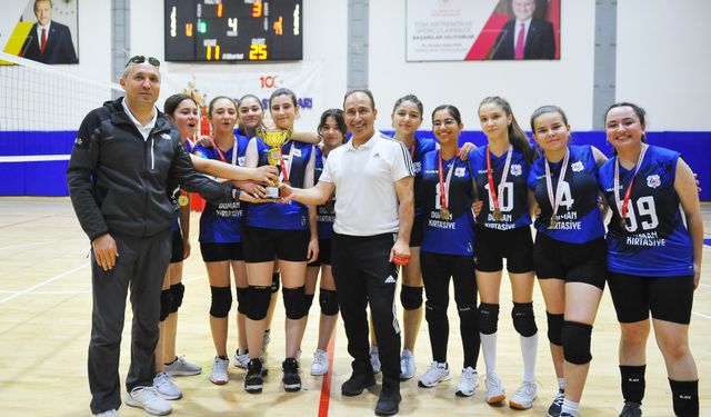 Voleybolun şampiyonu  “Kırşehir Fen Lisesi…“