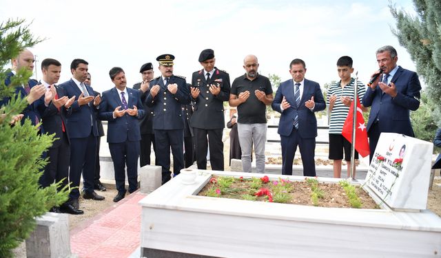 15 TEMMUZ ŞEHİTLERİ  KABRİ BAŞINDA ANILDI