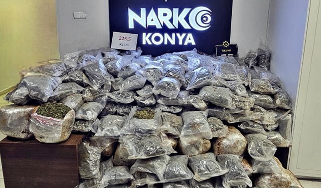 Bir araçta 225 kilo 500 gram uyuşturucu ele geçirildi