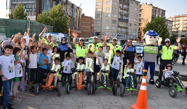 Kırşehir'de öğrencilere trafik kuralları anlatıldı