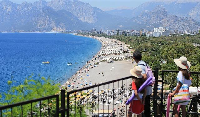 Antalya'da sıcak hava ve nem etkili oluyor