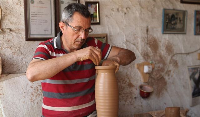 Avanoslu çanak ustası 40 yıldır çarklı tezgahta çamura şekil veriyor