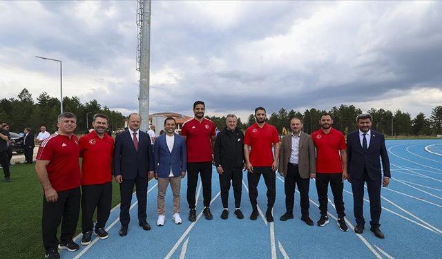 Bakan Bak’tan olimpiyatlara  hazırlanan sporculara ziyaret