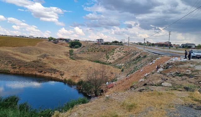 Kırşehir'de baza içinde battaniyeye sarılı erkek cesedi bulundu