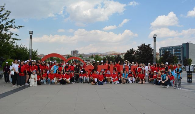 Gençlik Kampı öğrencileri, farklı kültürleri keşfediyor