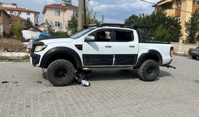 Ciple çarpışan motosikletin 14 yaşındaki sürücüsü yaralandı