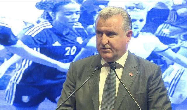 “Bakanlık olarak  kadın futboluna  teşvik veriyoruz”