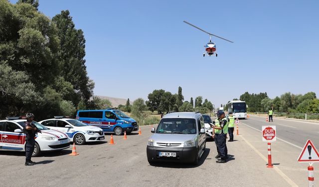 Kırşehir'de Jandarma havadan ve karadan denetim yaptı